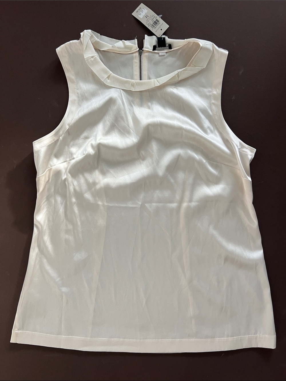 Ann Taylor Sleeveless White Ruffled Neck Women's Top **NWT but small flaw**